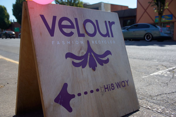 velour-sign